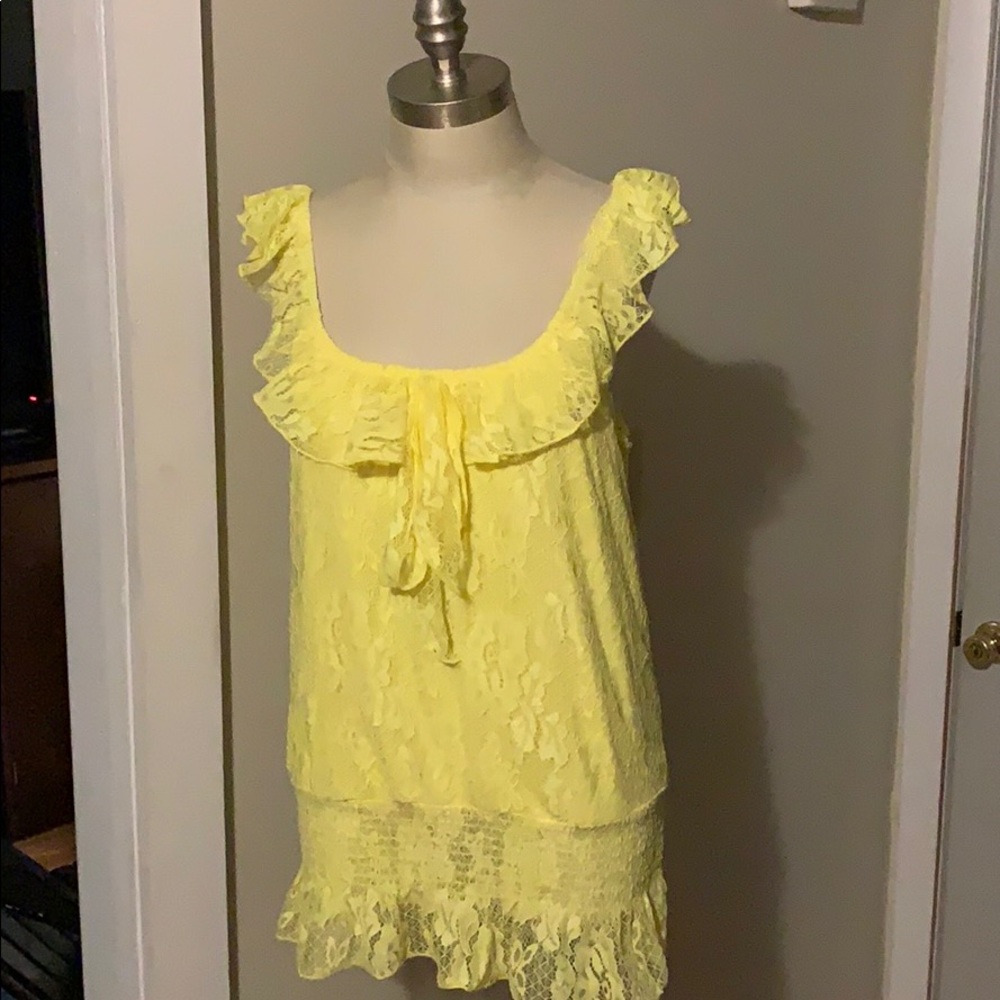 Woman’s yellow spring lace top size large